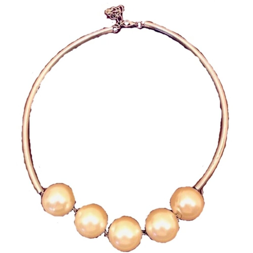 Beautiful faux pearl contemporary necklace